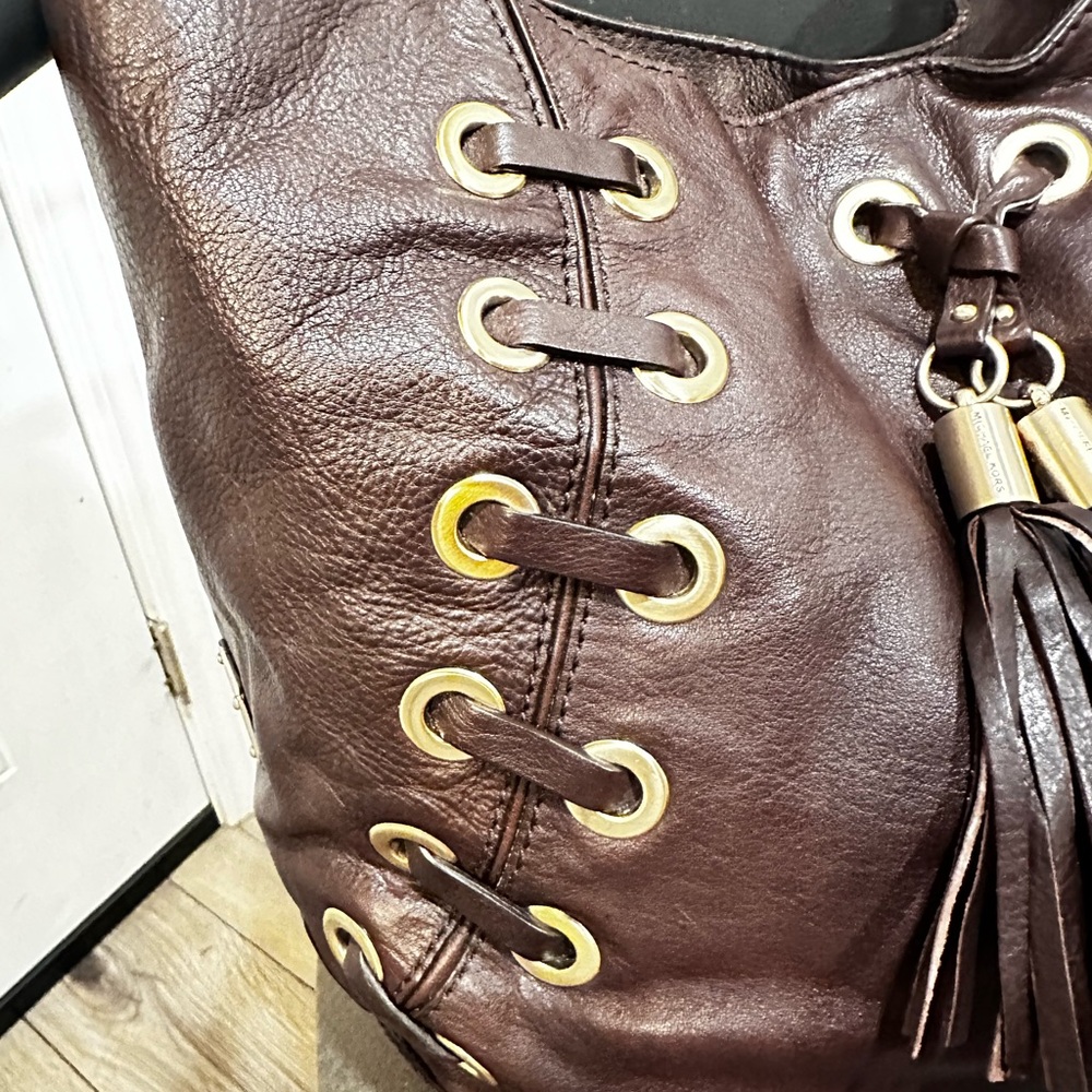 Michael Kors Astor dark brown leather Hobo bag gold grommets and tassels - Picture 4 of 15